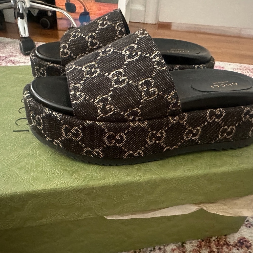 Gucci Platform slide sandal